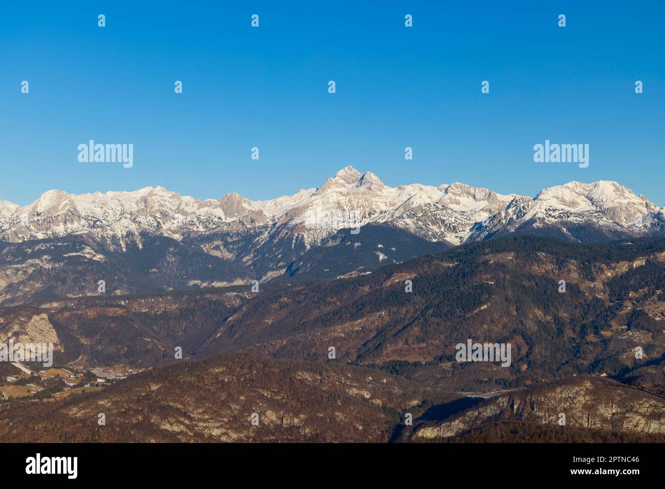 Paysage d'hiver avec le pic de Triglav, parc national de Triglavski, Slovénie Banque D'Images