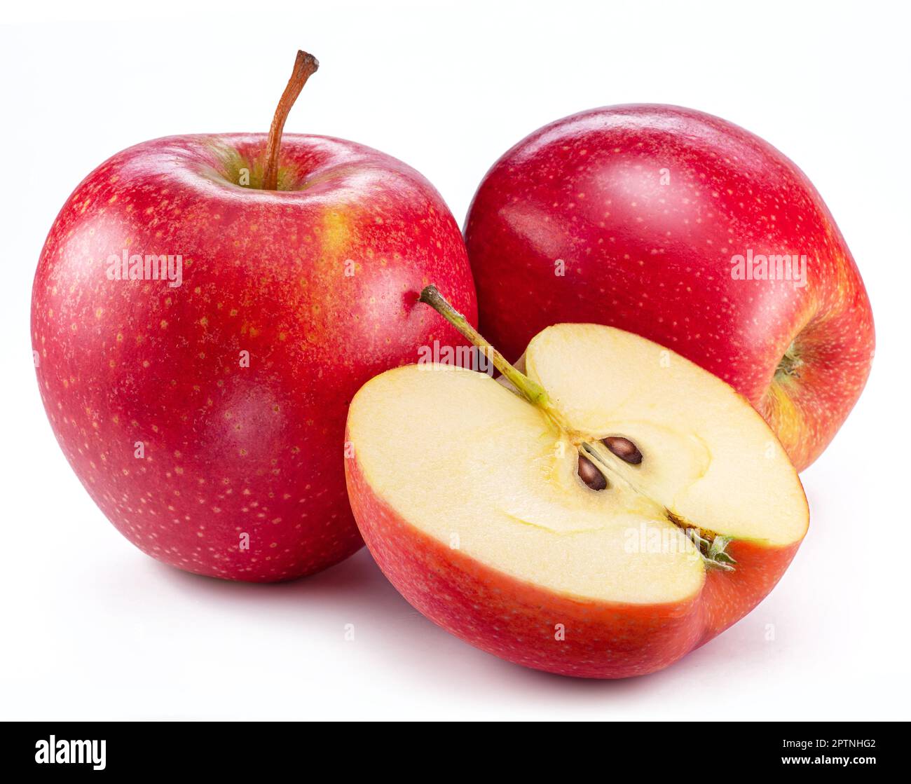 Pommes rouges mûres et tranche de pomme isolée sur fond blanc. Banque D'Images