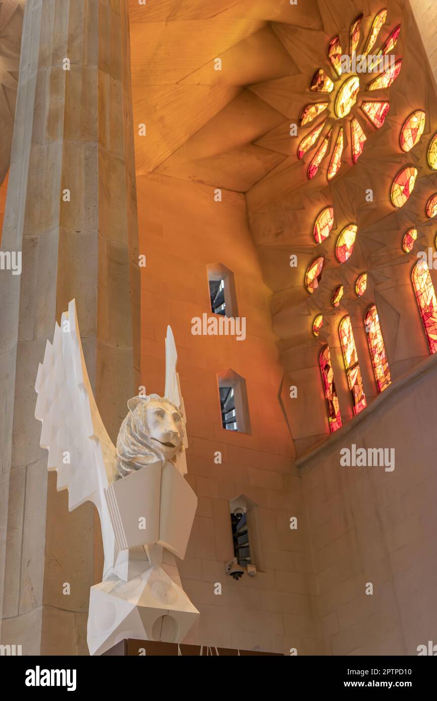BARCELONE, ESPAGNE-22 AOÛT 2022 : statue de Saint-Jean Marque comme un lion - intérieur de la Sagrada Familia Banque D'Images
