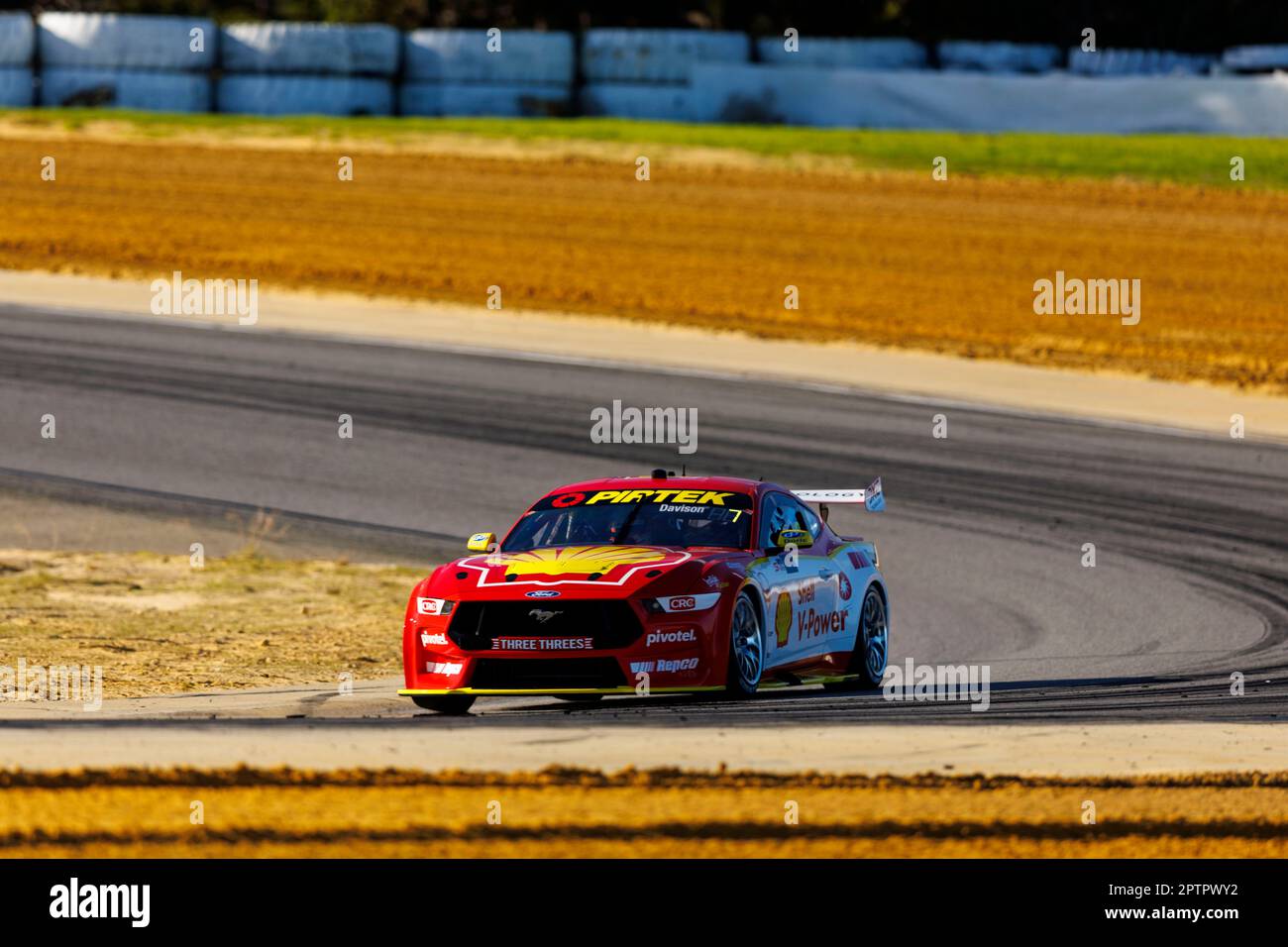 Wanneroo Raceway, Perth, Australie occidentale. 28 avril 2023. Perth SuperSprint 2023 jour 1; le pilote numéro 17 Shell V-Power Davison pendant l'entraînement au Perth SuperSprint Banque D'Images