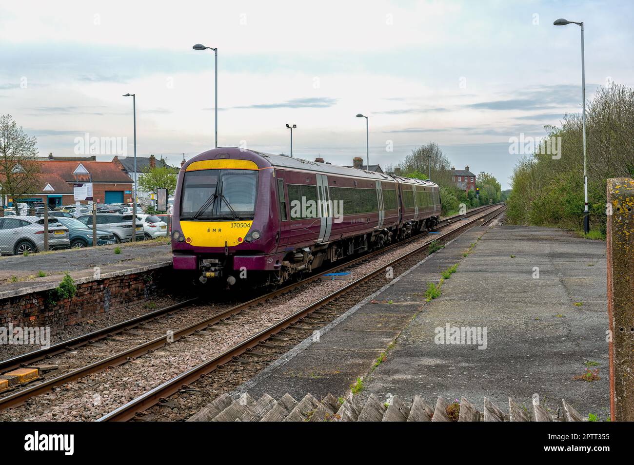 Unité diesel quittant la station de Spalding en direction de Peterborough Lincolnshire, Royaume-Uni Banque D'Images