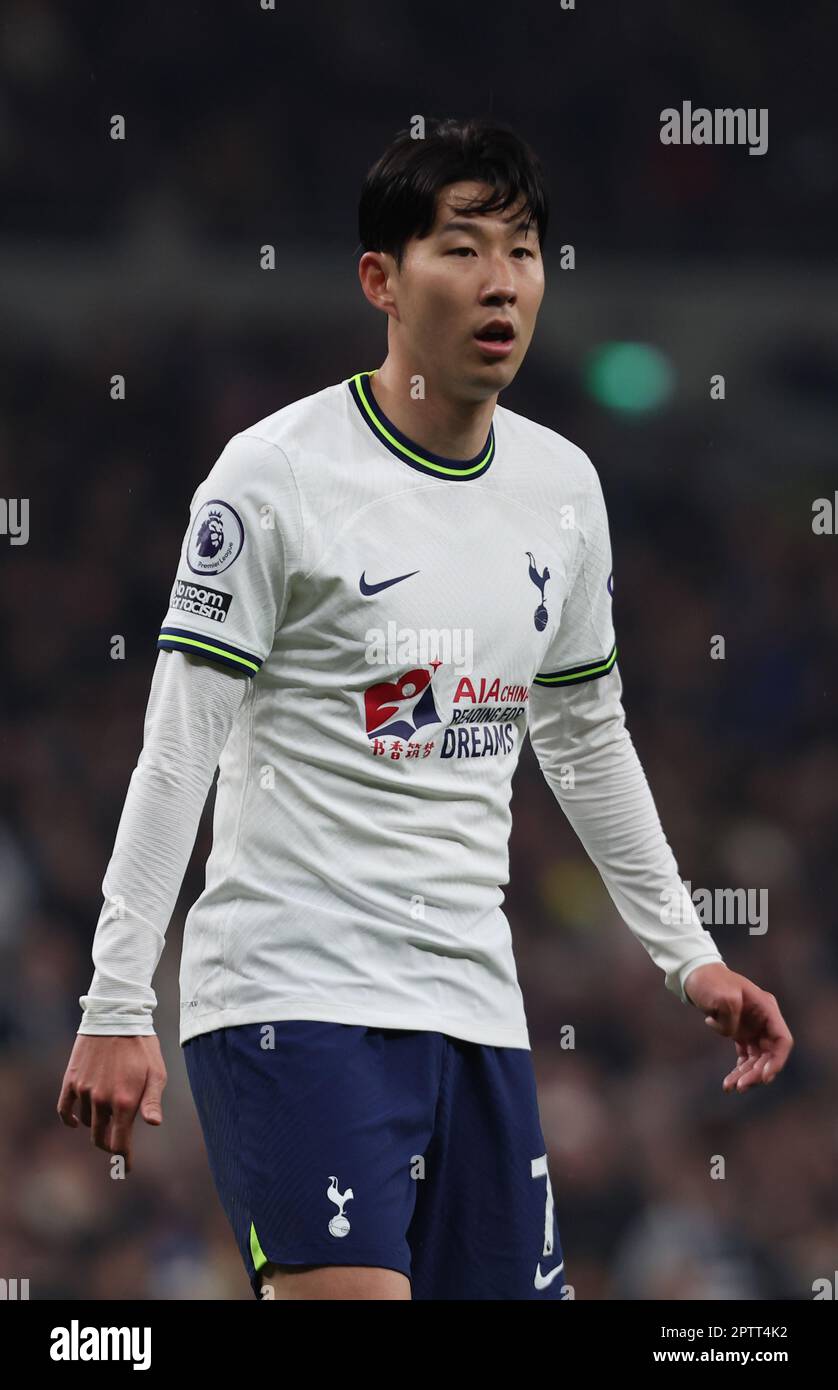 Tottenham Hotspur's Heung-min son avec un nouveau motif de sponsor sur le  maillot lors du match de football de la première ligue anglaise entre  Tottenham Hotspur et Manche Photo Stock - Alamy