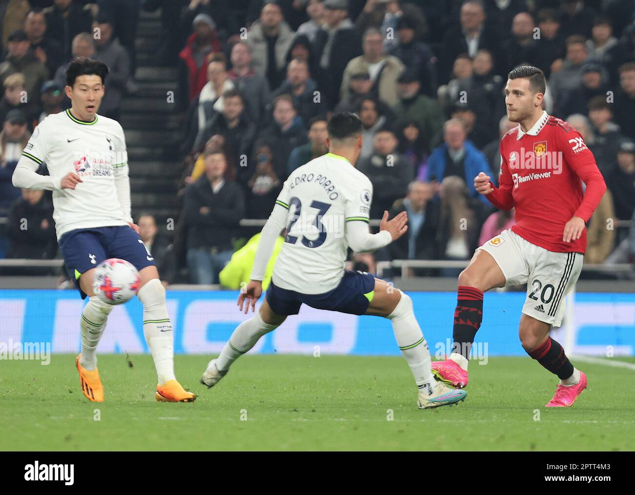 Diogo Dalot de Manchester United lors du match de football de la première ligue anglaise entre Tottenham Hotspur et Manchester United à Tottenham Hotspur St Banque D'Images