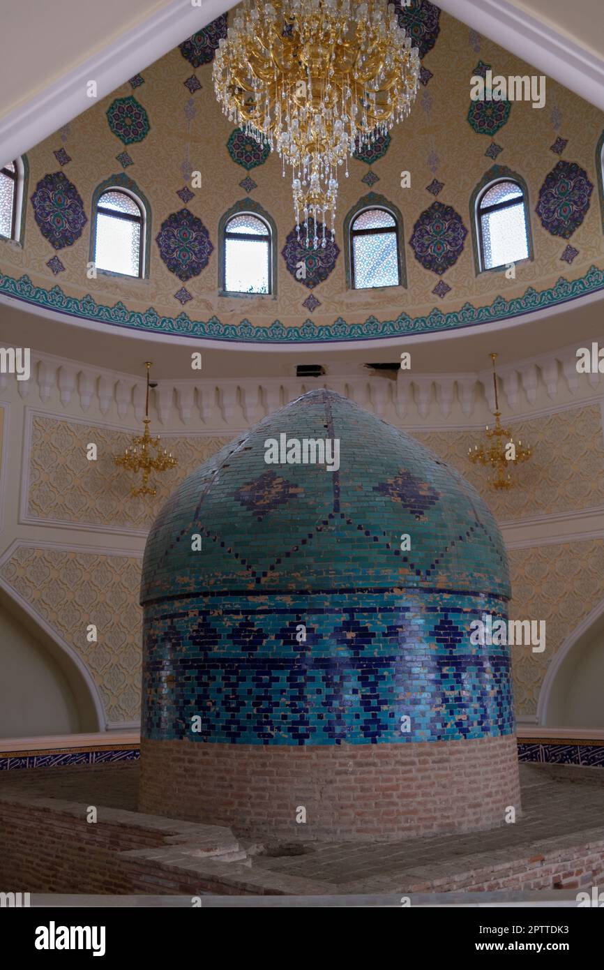 Mausolée d'Imamzade à l'intérieur de la mosquée Baghbanlar. Il est situé à la périphérie de Ganja, dans le nord de l'Azerbaïdjan Banque D'Images