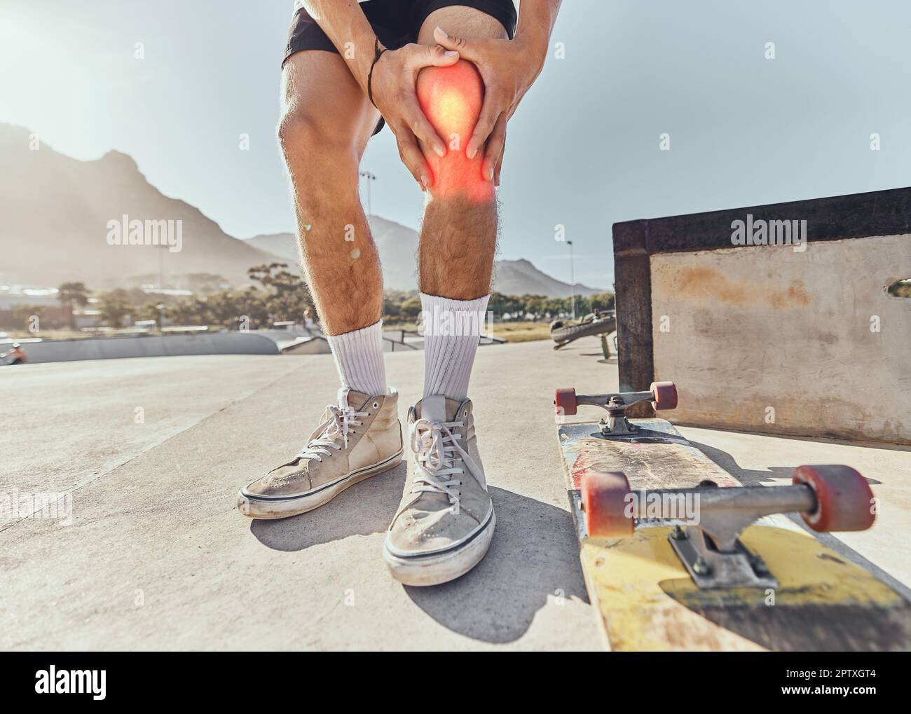 Homme de skateboard, blessure et douleur de genou, accident de jambes