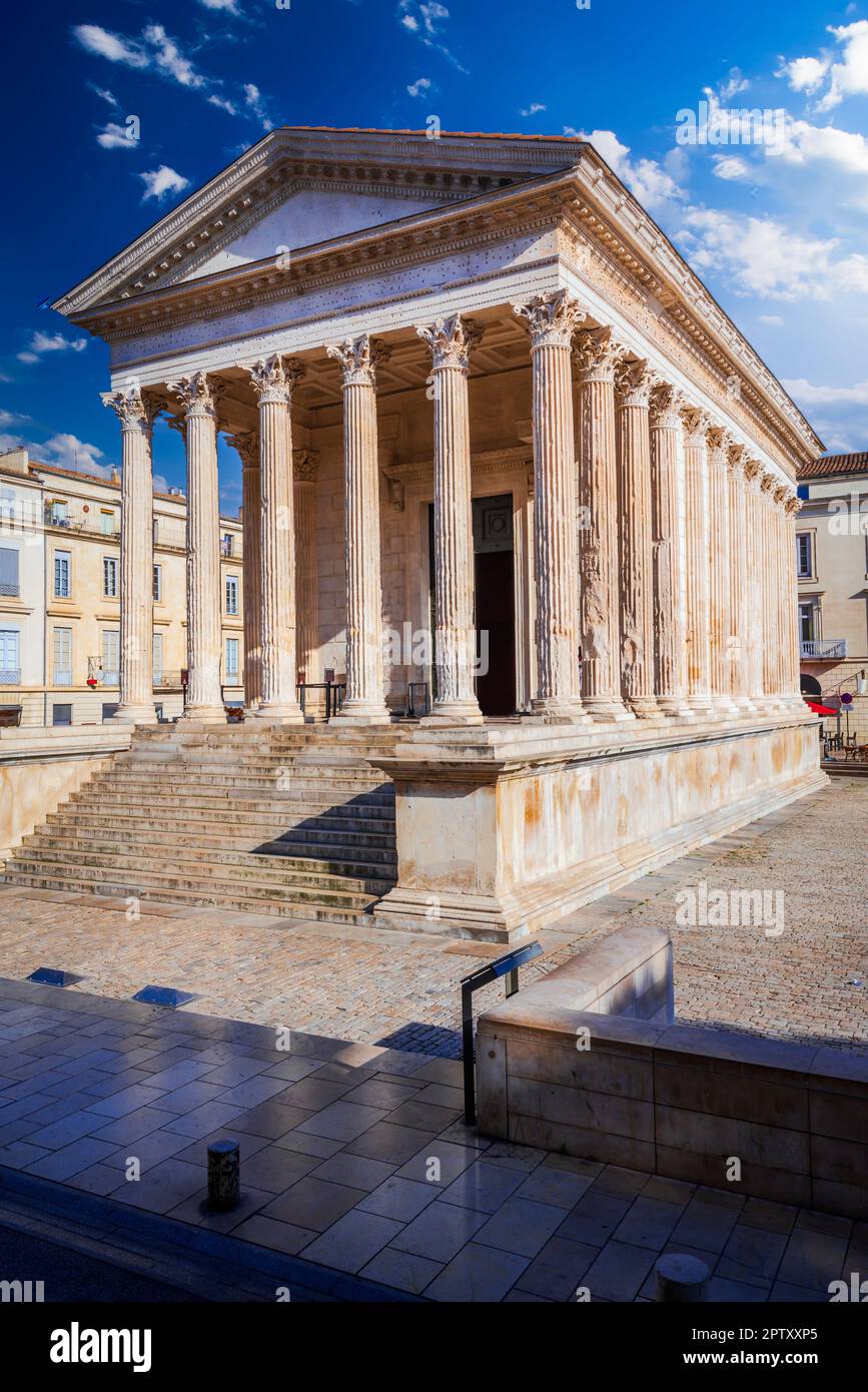 Nîmes, France. Maison Carree, l'un des temples les mieux préservés de l'Empire romain dans l'ancienne Provence Gaule. Banque D'Images