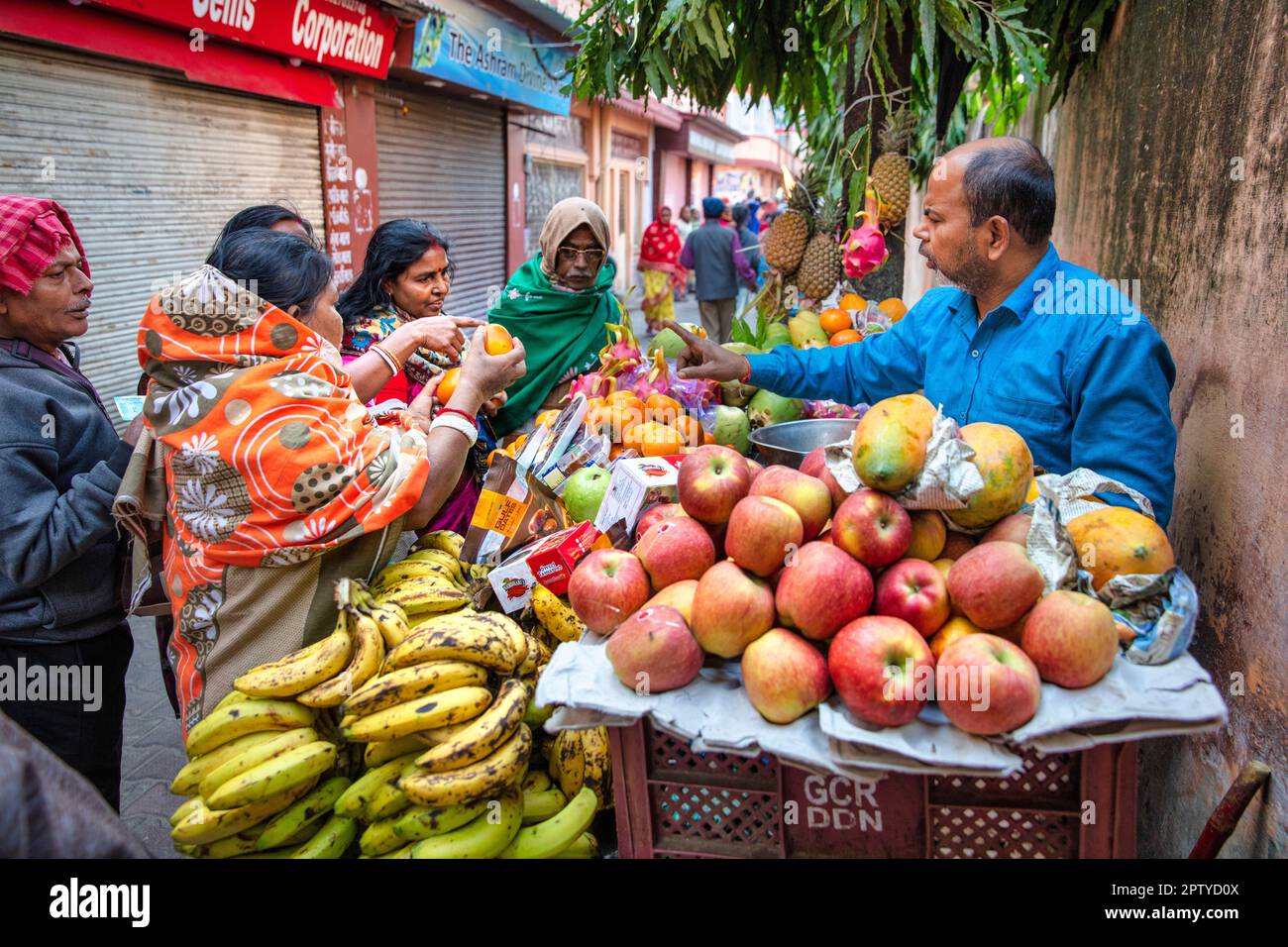 Inde, Uttarakhand, Rishikesh, Fruitstall. Banque D'Images
