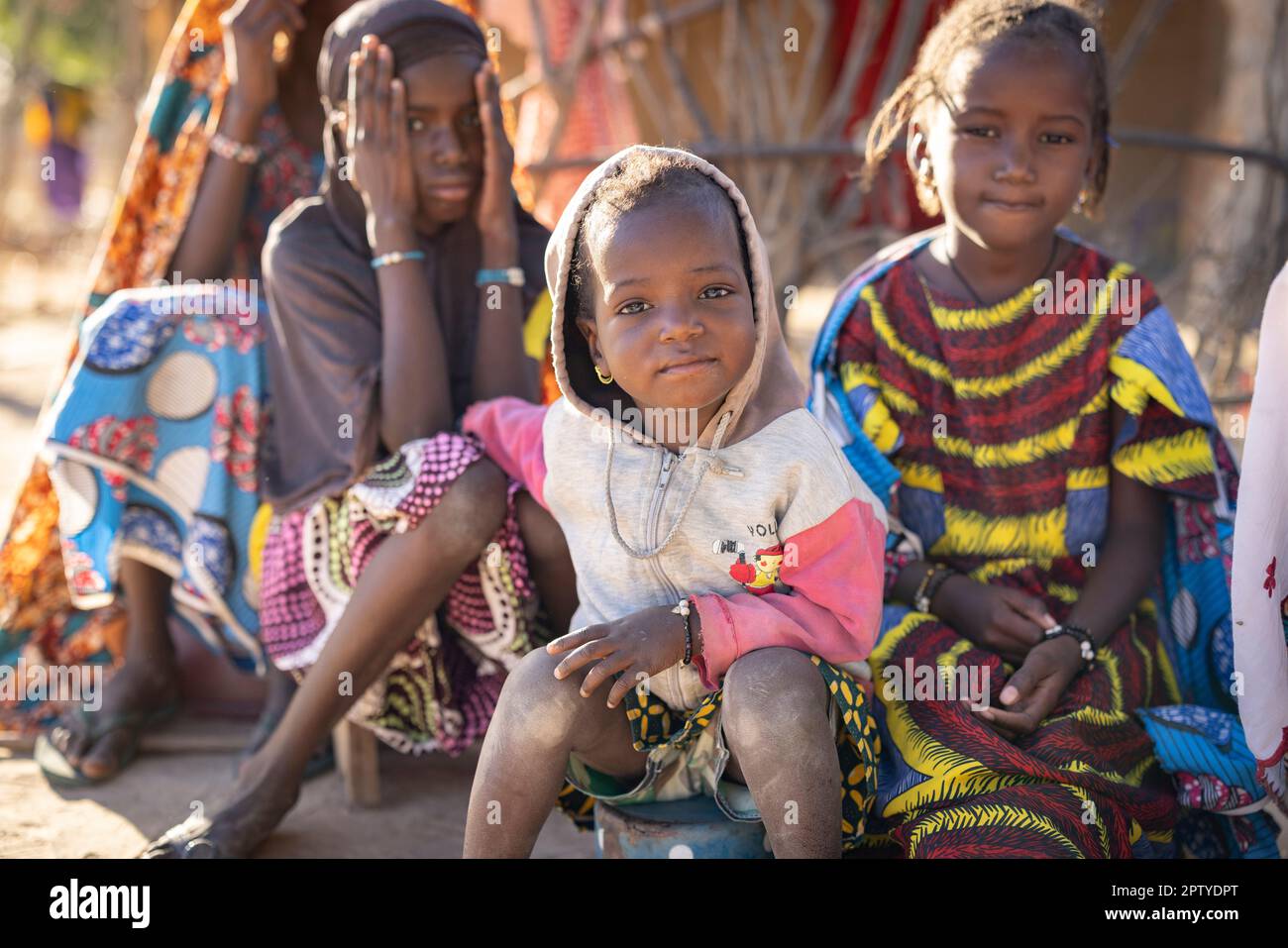 Fille dans la région de Ségou, Mali, Afrique de l'Ouest. 2022 Mali sécheresse et crise de la faim. Banque D'Images