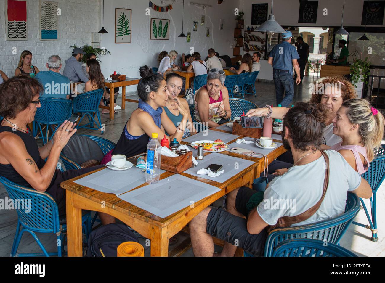 Inde, Uttarakhand, Rishikesh, restaurant Ganga View. Banque D'Images