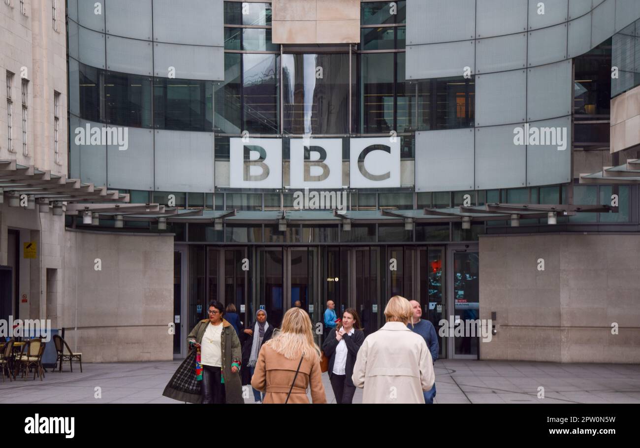 Londres, Royaume-Uni. 28th avril 2023. Vue générale de Broadcasting House, le siège de la BBC dans le centre de Londres. Le président de la BBC, Richard Sharp, a démissionné après qu'il ait émergé qu'il n'a pas déclaré son rôle dans un prêt de 800 000 £ accordé à l'ancien Premier ministre Boris Johnson. (Credit image: © Vuk Valcic/SOPA Images via ZUMA Press Wire) USAGE ÉDITORIAL SEULEMENT! Non destiné À un usage commercial ! Crédit : ZUMA Press, Inc./Alay Live News Banque D'Images