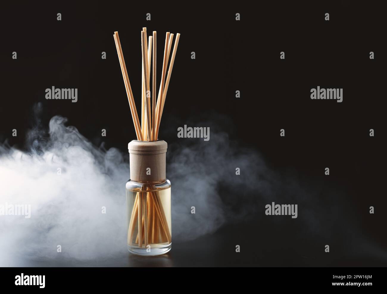 Diffuseur d'arôme pour la maison. Atmosphère chaleureuse. Bien-être mode de vie sain. Banque D'Images
