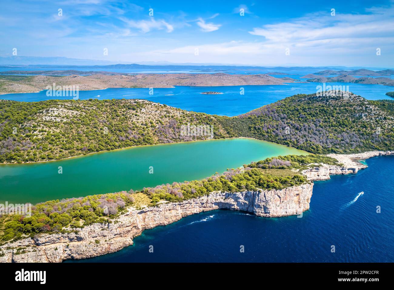 Parc naturel de Telascica et lac Mir sur l'île de Dugi Otok vue aérienne, archipel de Dalmatie en Croatie Banque D'Images