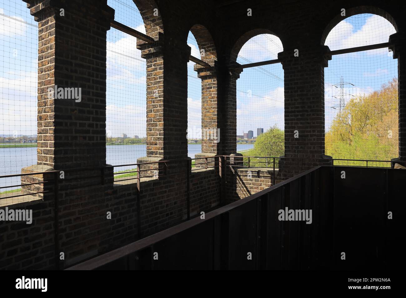 La Tour historique de Coppermill sur Walthamstow Wetlands, London Wildlife Trust, Royaume-Uni Banque D'Images