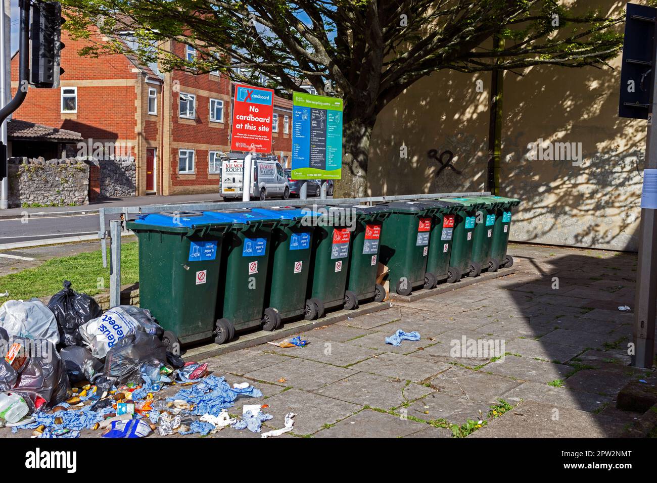 Un mini-centre de recyclage dans une rue du centre de Weston-super-Mare, Royaume-Uni Banque D'Images