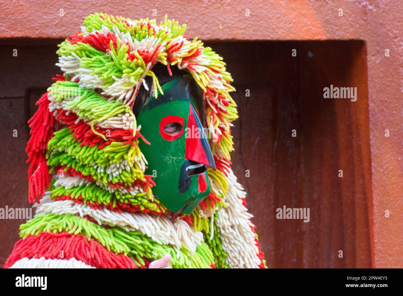 masque coloré de carnaval de fer au portugal Banque D'Images