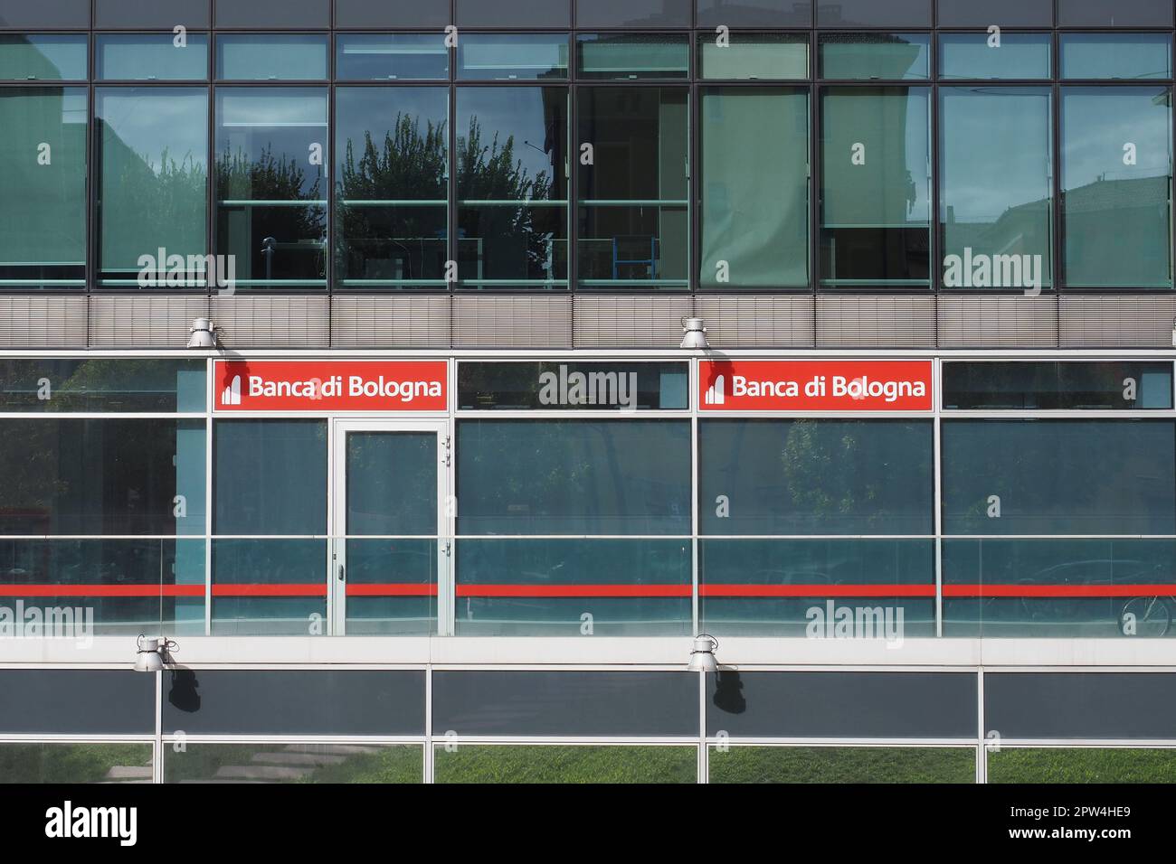 BOLOGNE, ITALIE - VERS SEPTEMBRE 2022 : panneau de la vitrine de la banque Banca di Bologna Banque D'Images