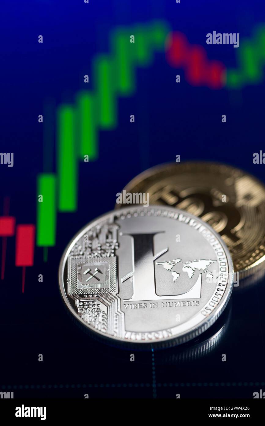 Concept d'investissement en crypto-monnaie Bitcoin et Litecoin. Négociation sur la bourse de crypto-monnaie. Tendances des taux de change Bitcoin et litecoin. Lever et Banque D'Images