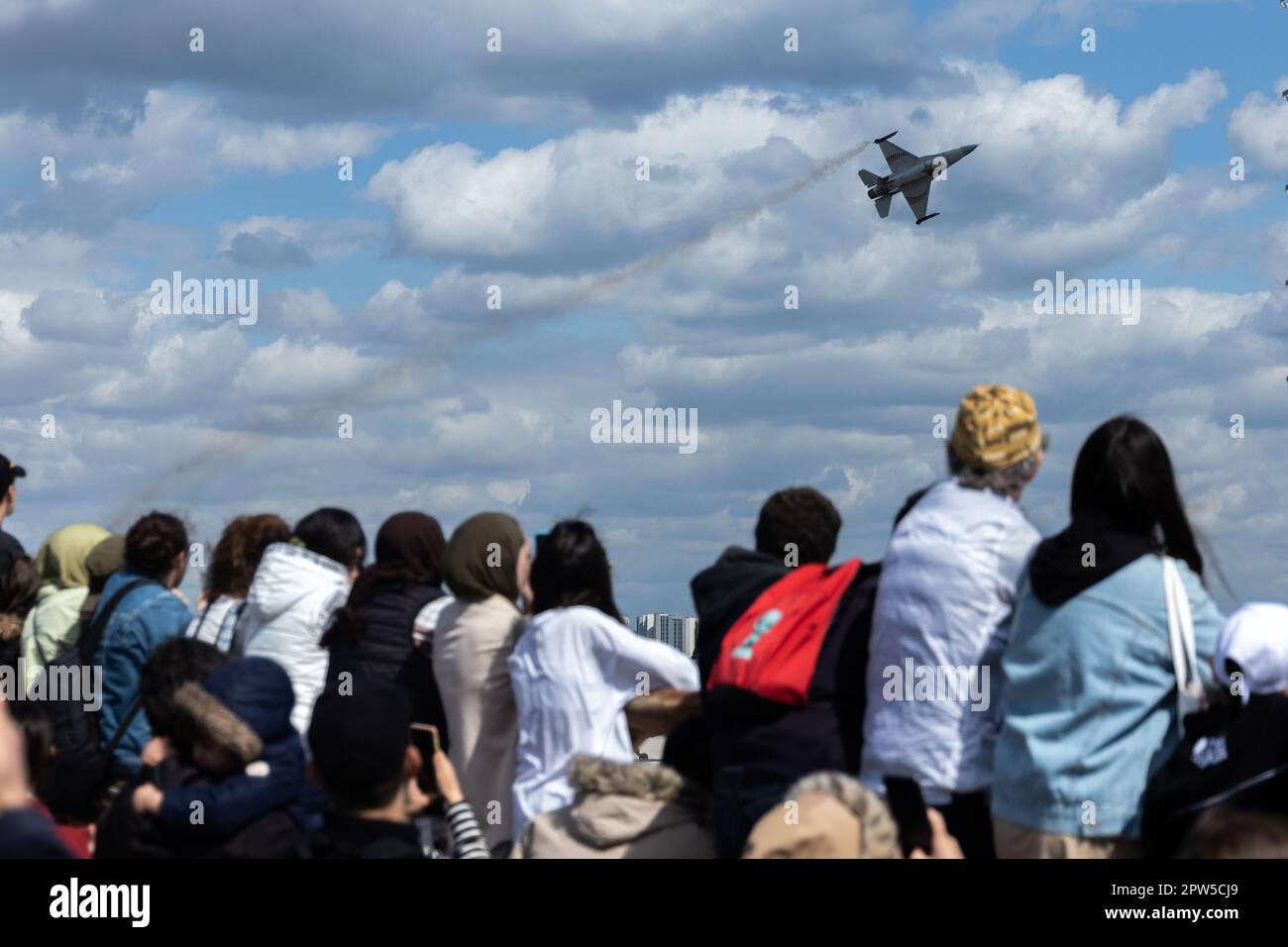 Istanbul, Istanbul, Turquie. 28th avril 2023. Teknofest, le festival de l'aviation mondialement reconnu, a pris son envol, à Istanbul, l'événement a suscité une attention et un enthousiasme importants, rassemblant des aficionados de l'aviation et des experts du monde entier pour célébrer et présenter les dernières avancées technologiques dans le domaine. (Credit image: © Shady Alassar/ZUMA Press Wire) USAGE ÉDITORIAL SEULEMENT! Non destiné À un usage commercial ! Crédit : ZUMA Press, Inc./Alay Live News Banque D'Images