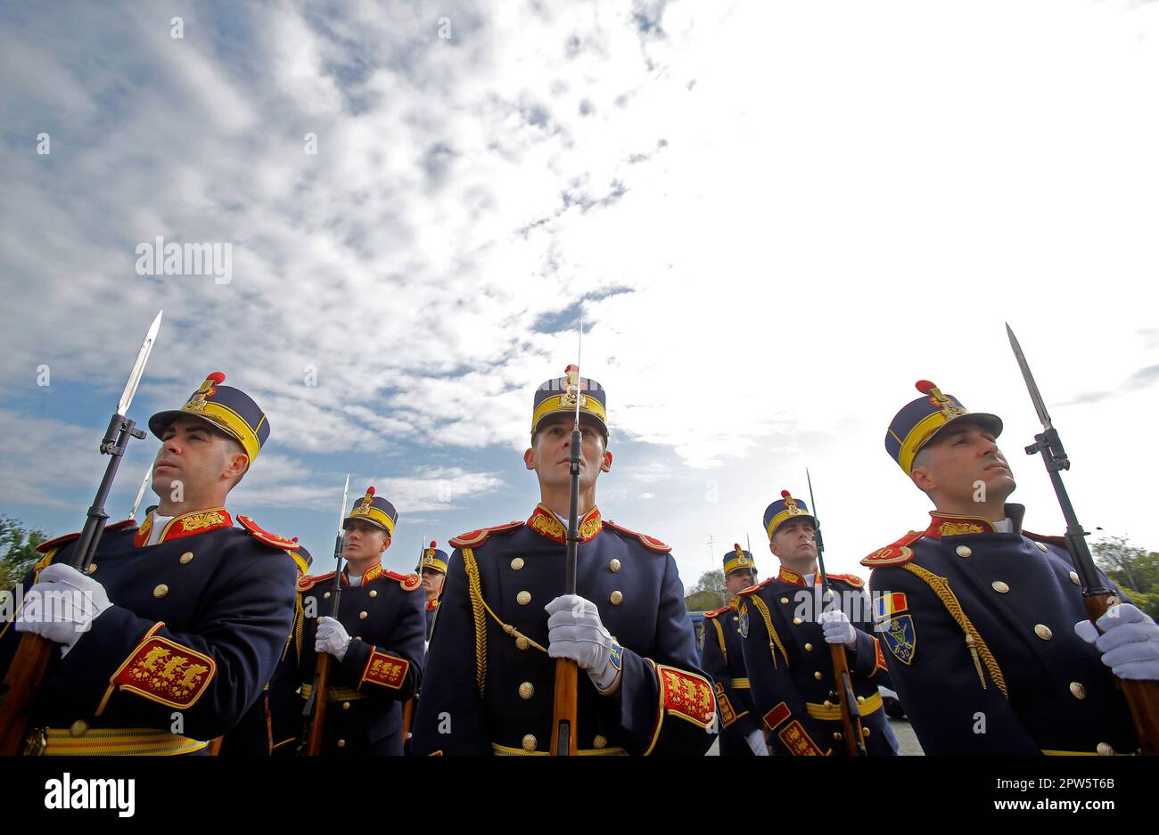 Bucarest, Roumanie. 28th avril 2023. Les soldats assistent à une cérémonie marquant le jour des anciens combattants de la guerre à Bucarest, en Roumanie, sur 28 avril 2023. Credit: Cristian Cristel/Xinhua/Alay Live News Banque D'Images