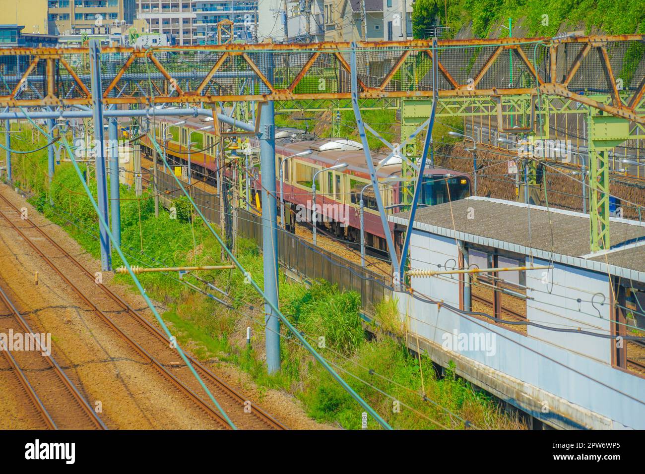 Groupe de lignes menant à la gare de Yokohama. Lieu de tournage : préfecture de kanagawa, ville de Yokohama Banque D'Images