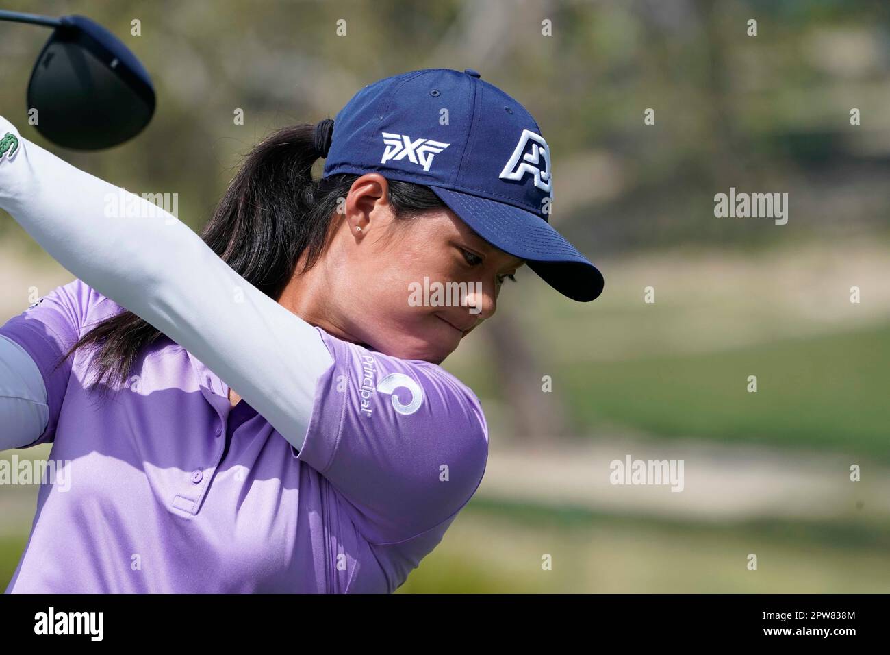 27 avril 2023 : Céline Boutier, golfeur professionnel français, débarque sur le 18th trous au championnat JM Eagle LA 2023, Wilshire Country Club, Los Angeles, CA, Etats-Unis, 28 avril 2023 (Credit image: © Scott Mitchell/ZUMA Press Wire) USAGE ÉDITORIAL SEULEMENT! Non destiné À un usage commercial ! Banque D'Images