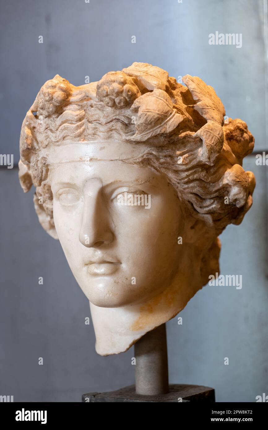 Chef de Dionysus au Palazzo dei Conservatori, Musées Capitolin, Rome, Italie. Sculpture éclectique romaine de marbre pentélique, inspirée par hellénistique Banque D'Images
