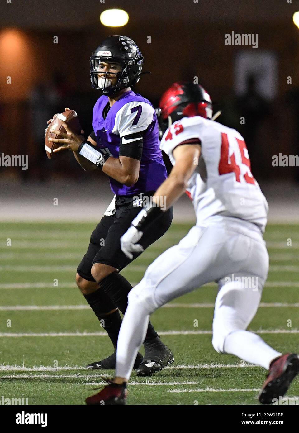 Rancho Cucamonga, CA. 8th novembre 2019. Top Quarterback Prospect CJ Stroud #7 de Rancho Cucamonga en action contre Murrieta Valley.CIF-SS Prep football DIV 2 Playoff Varsity Murrieta Valley contre Rancho Cucamonga.Louis Lopez/Modern exposition. Crédit : csm/Alay Live News Banque D'Images