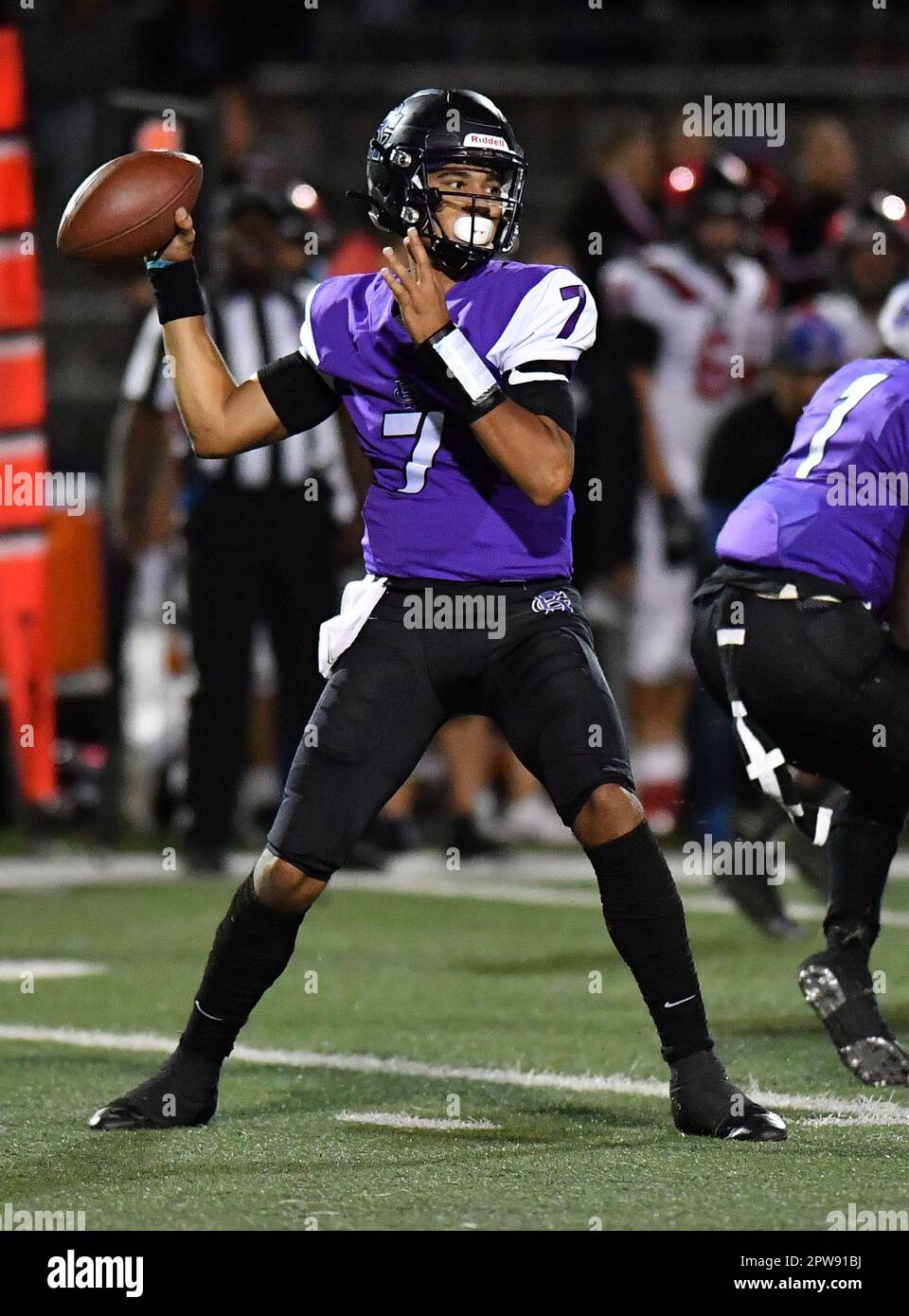 Rancho Cucamonga, CA. 8th novembre 2019. Top Quarterback Prospect CJ Stroud #7 de Rancho Cucamonga en action contre Murrieta Valley.CIF-SS Prep football DIV 2 Playoff Varsity Murrieta Valley contre Rancho Cucamonga.Louis Lopez/Modern exposition. Crédit : csm/Alay Live News Banque D'Images