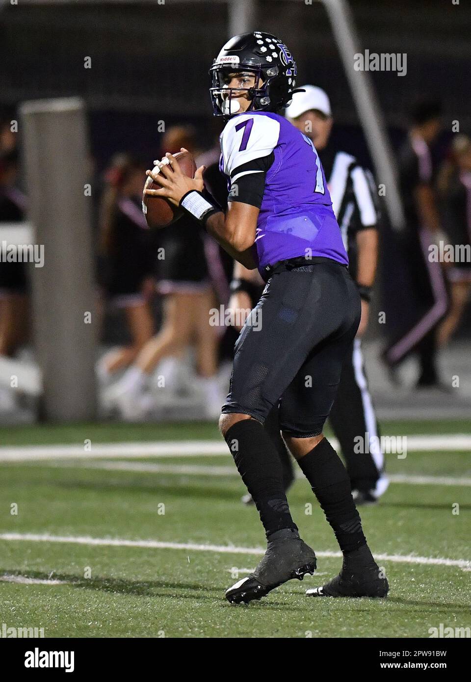 Rancho Cucamonga, CA. 8th novembre 2019. Top Quarterback Prospect CJ Stroud #7 de Rancho Cucamonga en action contre Murrieta Valley.CIF-SS Prep football DIV 2 Playoff Varsity Murrieta Valley contre Rancho Cucamonga.Louis Lopez/Modern exposition. Crédit : csm/Alay Live News Banque D'Images