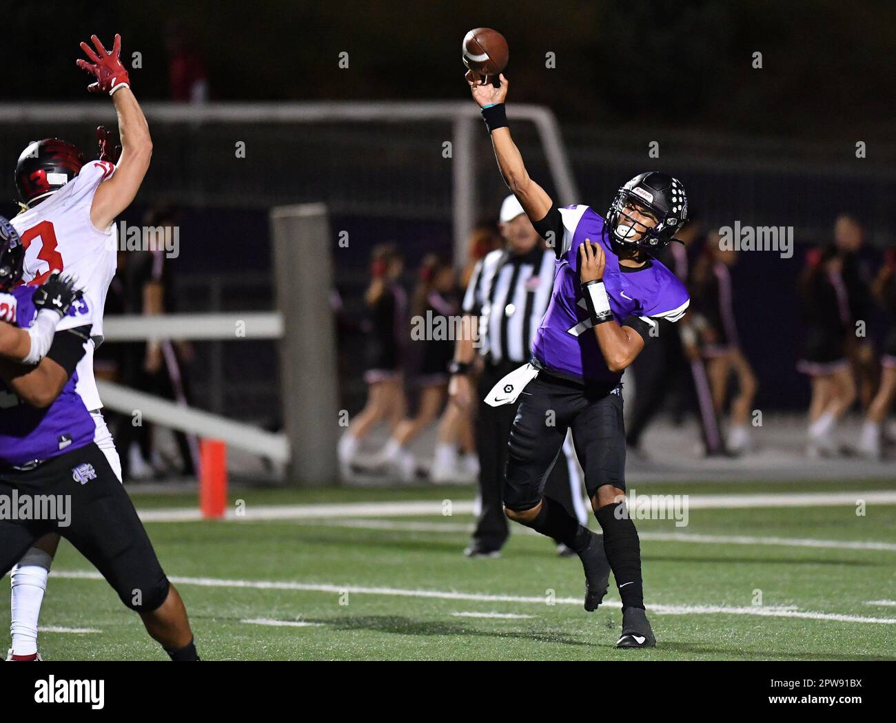Rancho Cucamonga, CA. 8th novembre 2019. Top Quarterback Prospect CJ Stroud #7 de Rancho Cucamonga en action contre Murrieta Valley.CIF-SS Prep football DIV 2 Playoff Varsity Murrieta Valley contre Rancho Cucamonga.Louis Lopez/Modern exposition. Crédit : csm/Alay Live News Banque D'Images