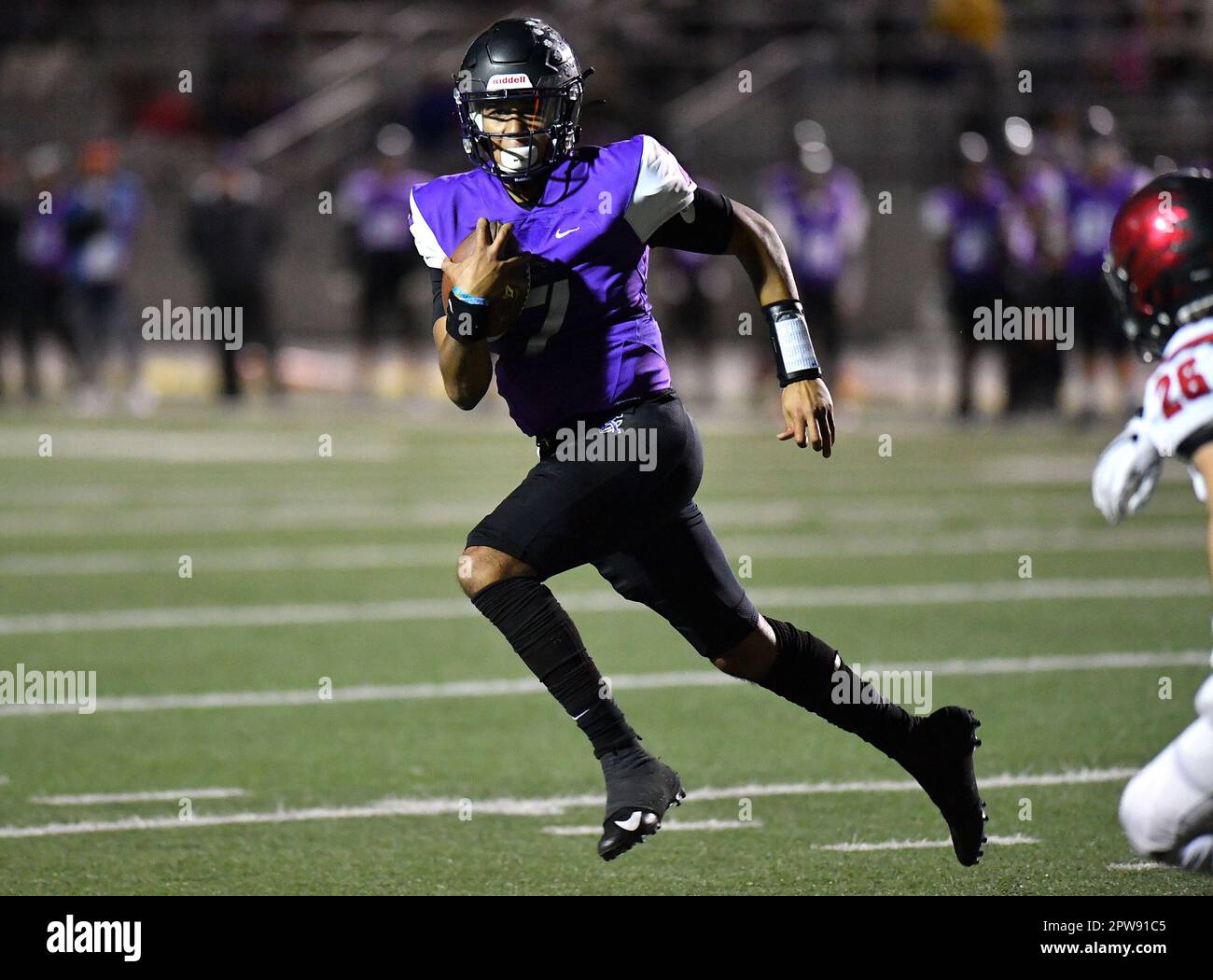Rancho Cucamonga, CA. 8th novembre 2019. Top Quarterback Prospect CJ Stroud #7 de Rancho Cucamonga en action contre Murrieta Valley.CIF-SS Prep football DIV 2 Playoff Varsity Murrieta Valley contre Rancho Cucamonga.Louis Lopez/Modern exposition. Crédit : csm/Alay Live News Banque D'Images