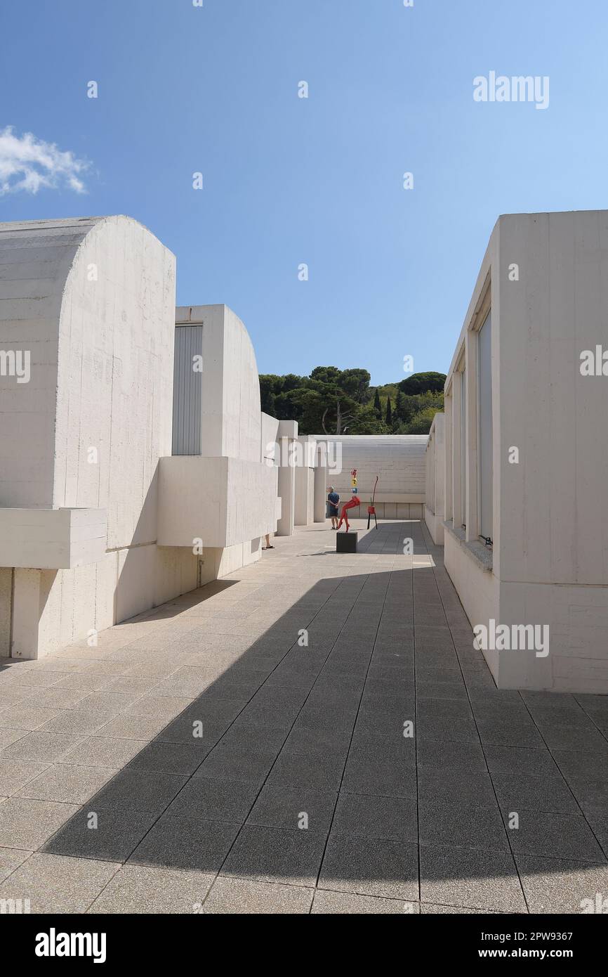 Barcelone, Espagne. La Fondation Joan Miró présente une sculpture colorée Banque D'Images