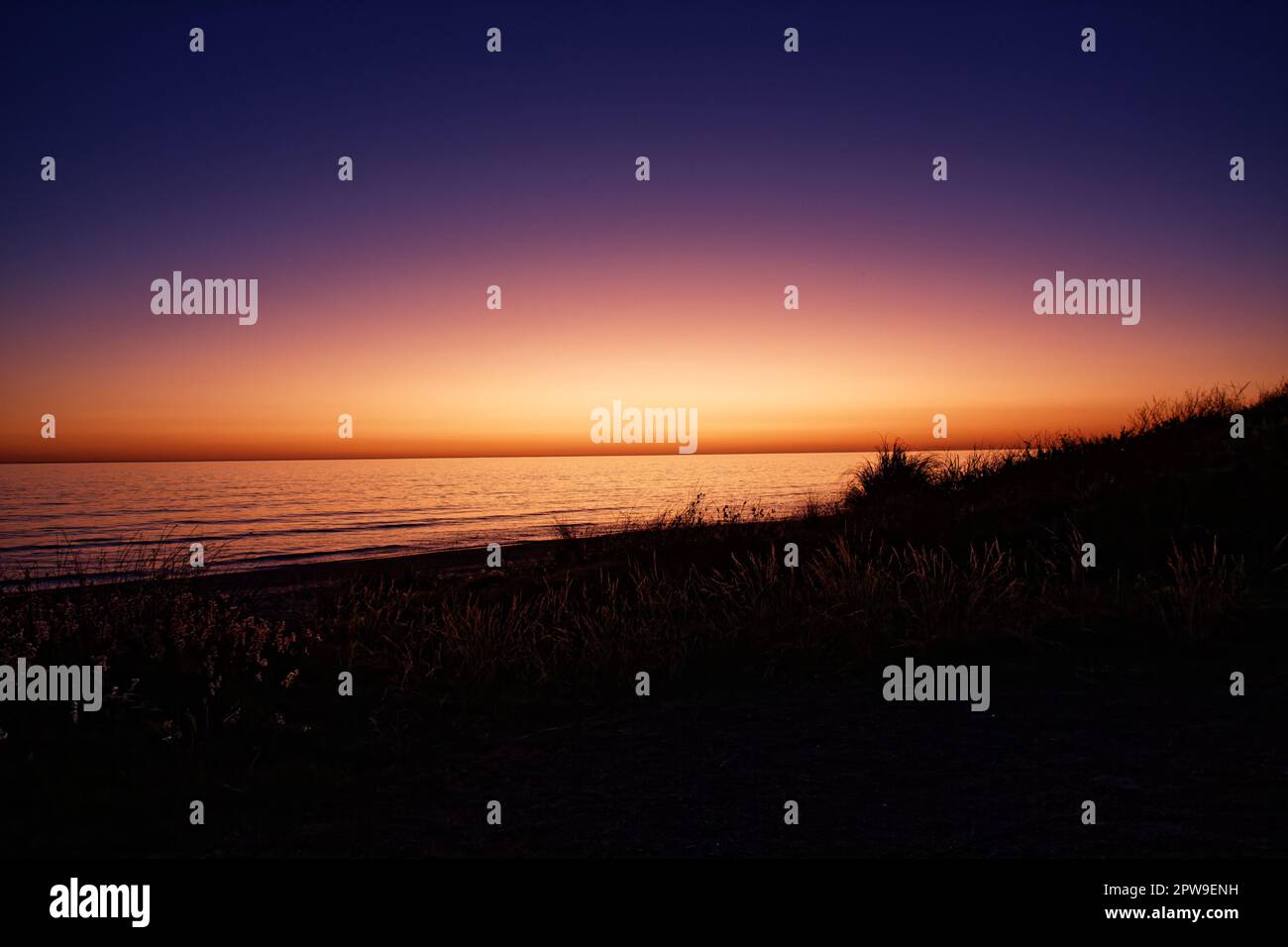 Ciel violet après le soleil s'est couché sur Bella Vista, Uruguay Photo  Stock - Alamy