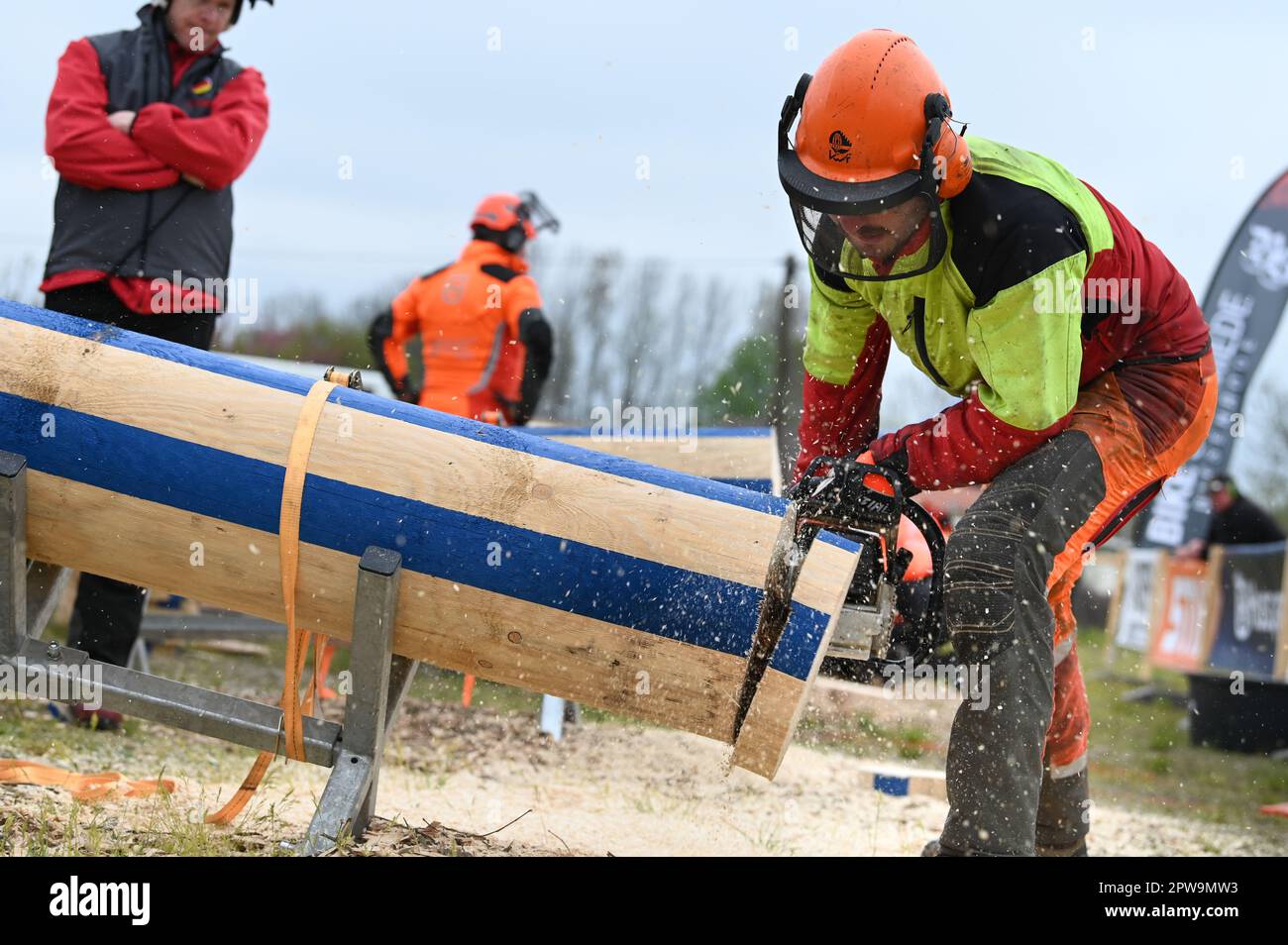 Eisleben, Allemagne. 29th avril 2023. Jakob Hofer de Bavière dans la compétition de coupe combinée. Aux Championnats Mansfeld Lumberjack 12th, 50 participants de toute l'Allemagne concourent dans un large éventail de disciplines. Credit: Heiko Rebsch/dpa/Alay Live News Banque D'Images