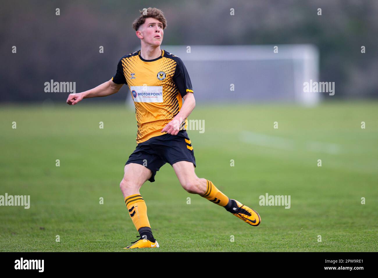 Cheltenham Town U18 v Newport County U18 dans la Ligue de l'Alliance jeunesse de l'EFL le 29th avril 2023. Banque D'Images