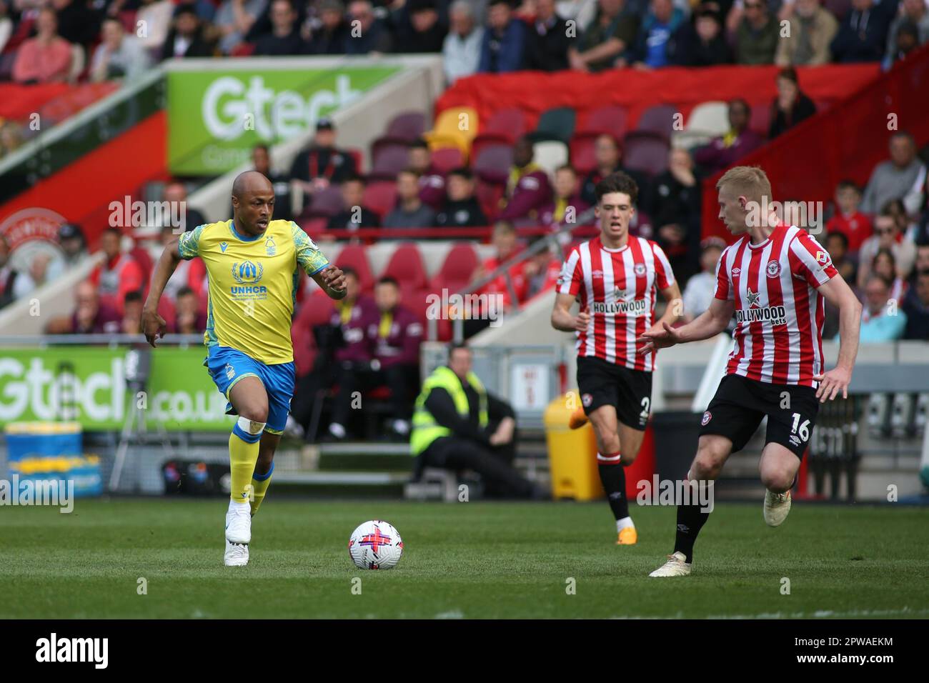 Londres, Royaume-Uni. 23rd avril 2023. Andre Ayew, de la forêt de Nottingham, avance pendant le match de la Premier League entre Brentford et la forêt de Nottingham au stade de la communauté Gtech, Londres, Angleterre, le 29 avril 2023. Photo par Pedro Soares. Utilisation éditoriale uniquement, licence requise pour une utilisation commerciale. Aucune utilisation dans les Paris, les jeux ou les publications d'un seul club/ligue/joueur. Crédit : UK Sports pics Ltd/Alay Live News Banque D'Images