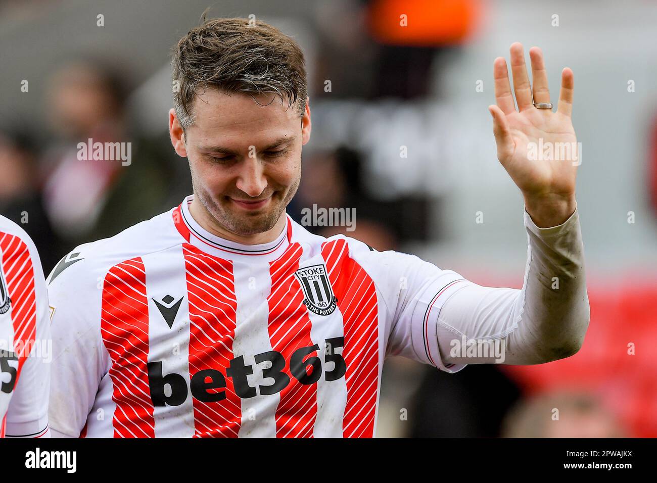 Un tour d'honneur après le match du championnat Sky Bet Stoke City vs Queens Park Rangers au Bet365 Stadium, Stoke-on-Trent, Royaume-Uni, 29th avril 2023 (photo de Ben Roberts/News Images) Banque D'Images