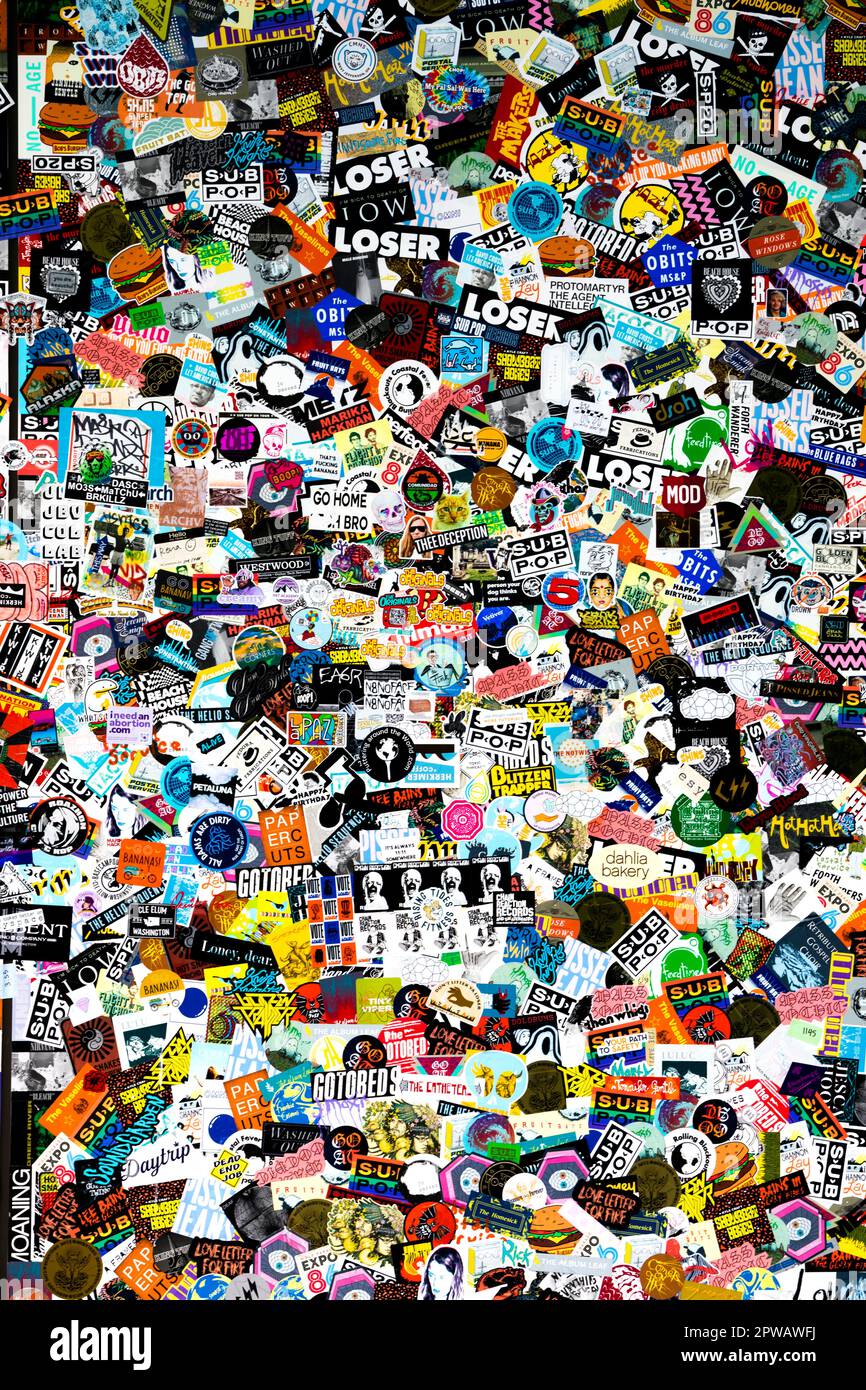 WA24295-00...WASHINGTON - Sticker Wall Out Side SUB POP Records dans le centre-ville de Seattle. Banque D'Images