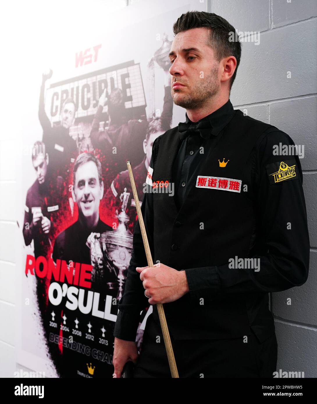 Mark Selby attend de jouer à Mark Allen (non représenté) le quinze jour du Championnat du monde de Snooker de Cazoo au Crucible Theatre, Sheffield. Date de la photo: Samedi 29 avril 2023. Banque D'Images