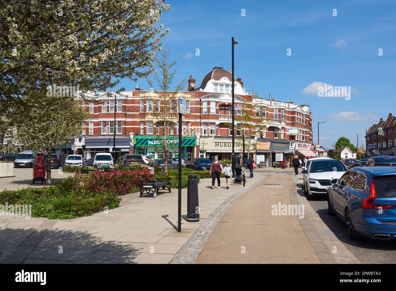 Winchmore Hill, au nord de Londres, au départ de Green Lanes, à la jonction avec Compton Road Banque D'Images