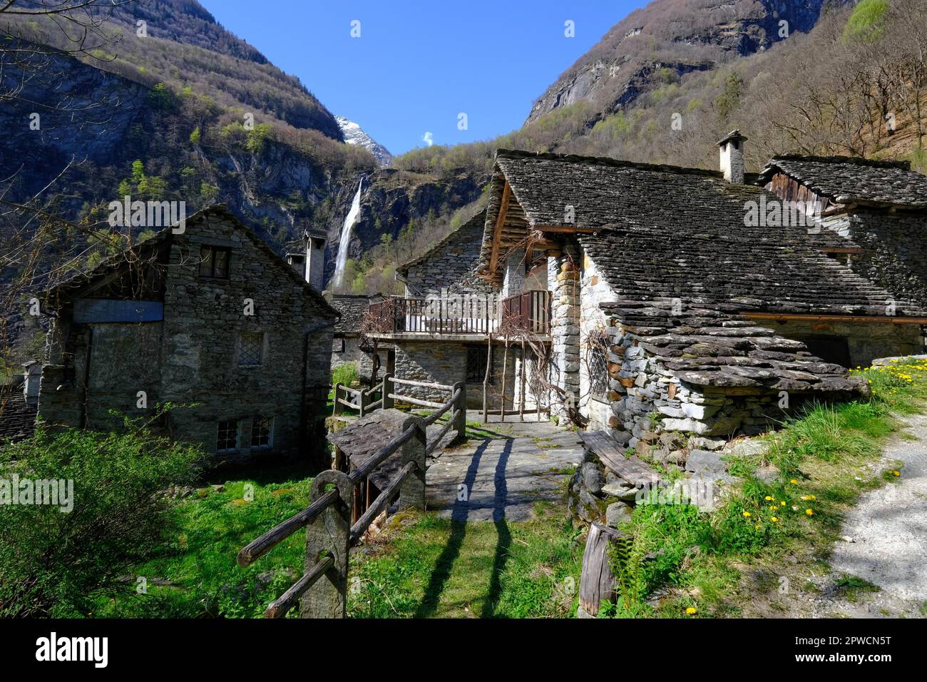 Cascade de Foroglio, vallée de Bavona, Tessin, Suisse Banque D'Images