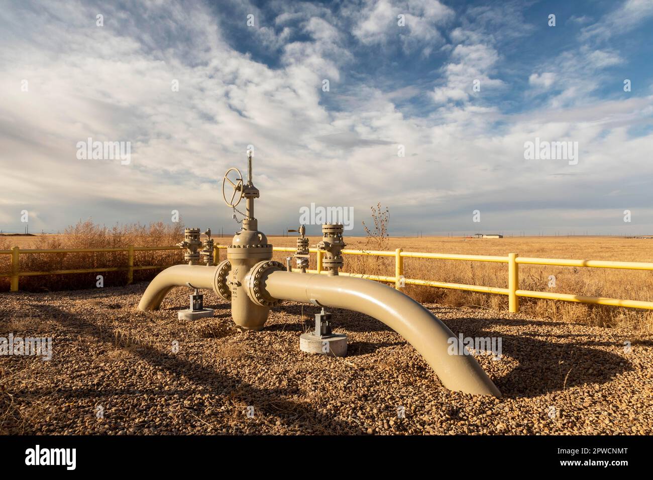 Watkins, Colorado, la vanne d'arrêt d'un pipeline de pétrole brut Banque D'Images