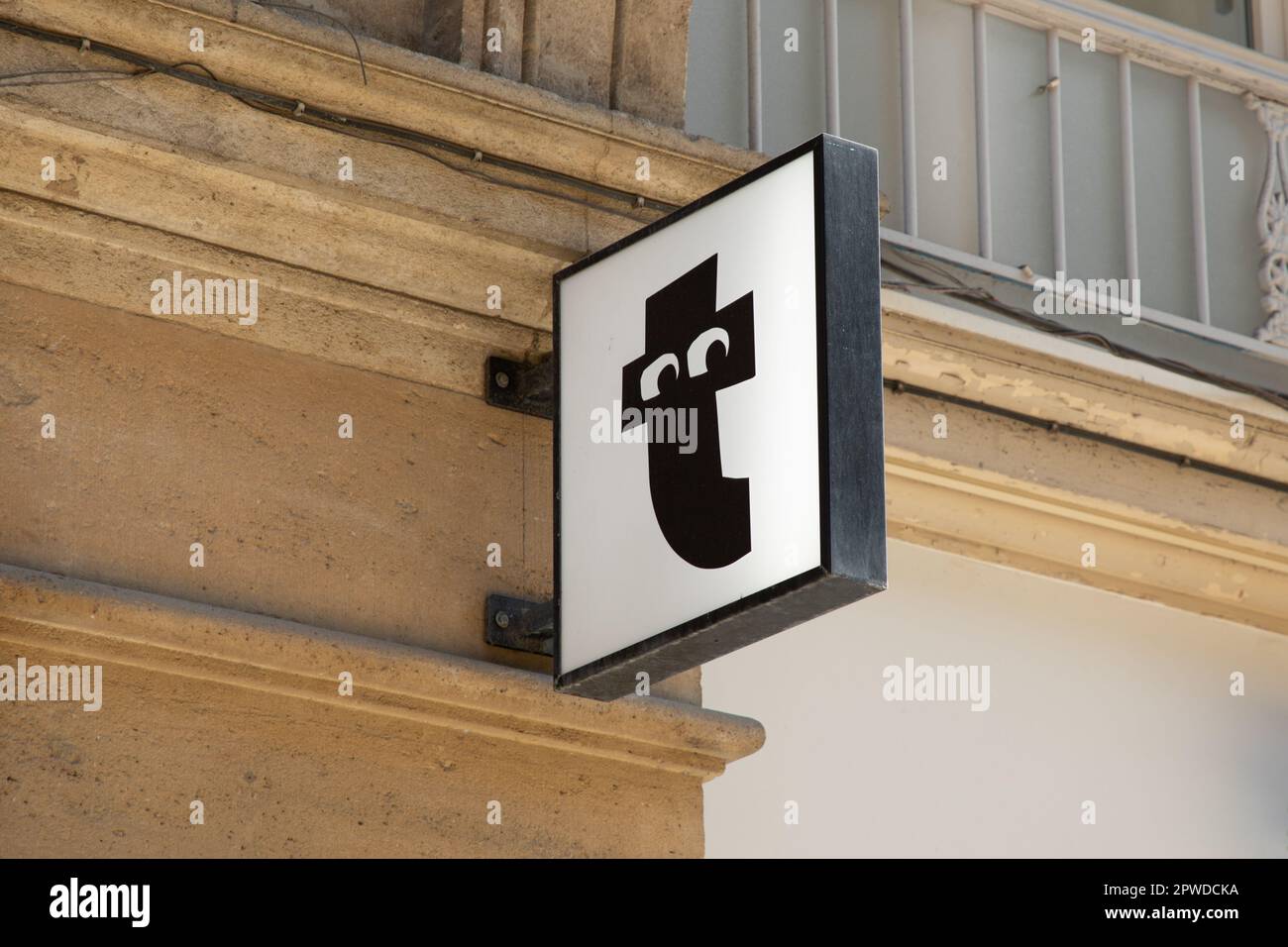 lyon , aura France - 04 24 2023 : logo tigre volant marque et texte enseigne façade mur boutique de copenhague décoration Banque D'Images