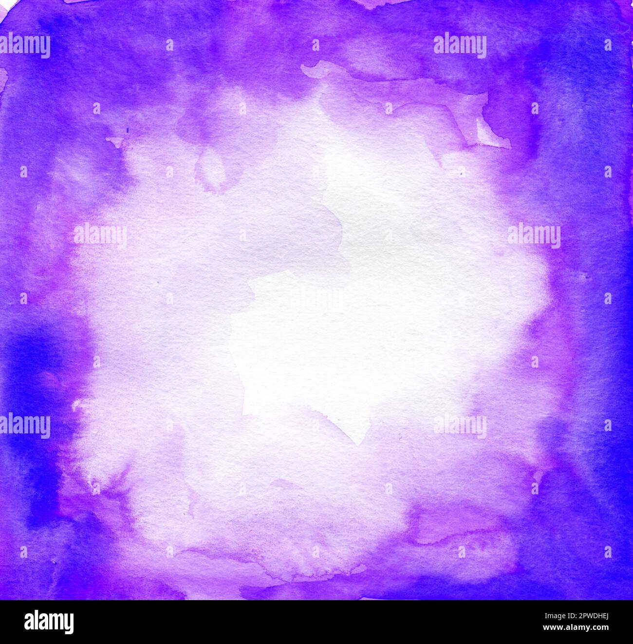 dessin à la main aquarelle fond violet avec des éclaboussures, tache de pinceau colorfull, trait peint, spot, fond de teint pour le texte isolé sur fond blanc Banque D'Images