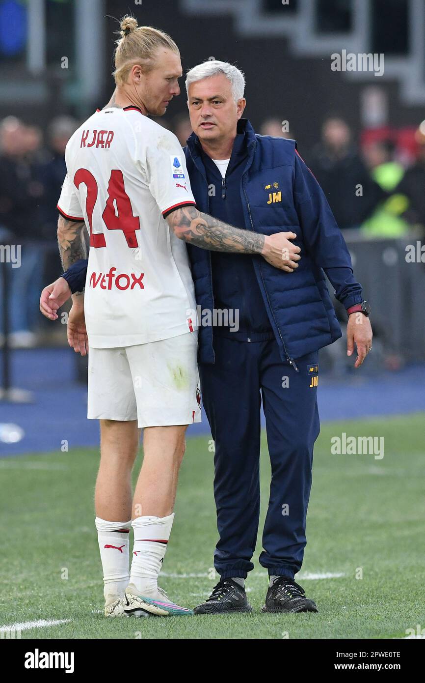 Rome, Latium. 29th avril 2023. Simon Kjaer de l'AC Milan, Roma entraîneur Jose Mourinho pendant le football série A match Roma v Milan, Rome, Italie, 29th avril, 2023 Fotografo01 crédit: Independent photo Agency/Alay Live News Banque D'Images