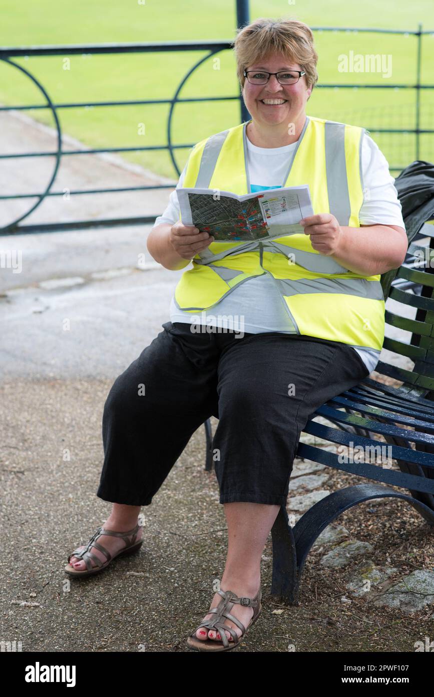 Course pour la vie volontaire Marshall attend le début de la course - été 2016 Banque D'Images Course pour la vie volontaire Marshall attend le début de la course - été 2016 Banque D'Images