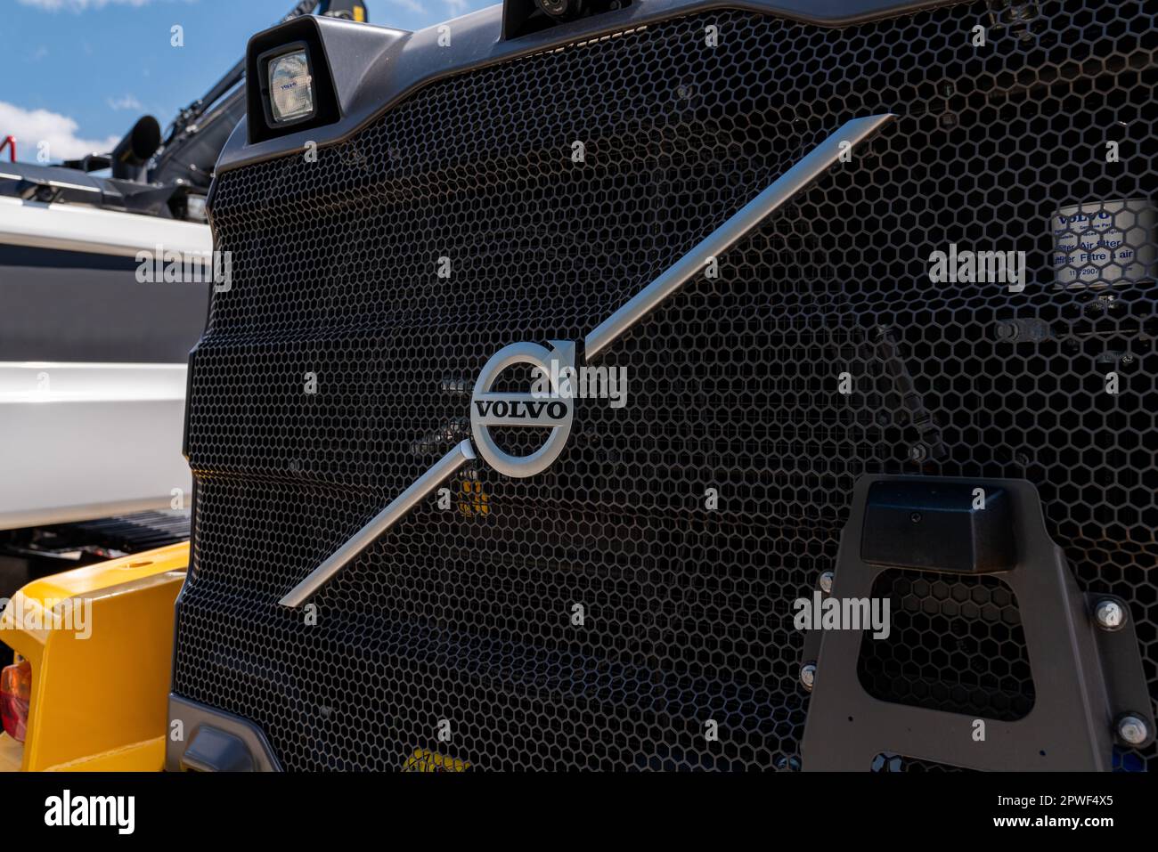 Belgrade, Serbie - 27 avril 2022 : bulldozers CATERPILLAR à l'exposition de construction de Belgrade en Europe du Sud-est Banque D'Images