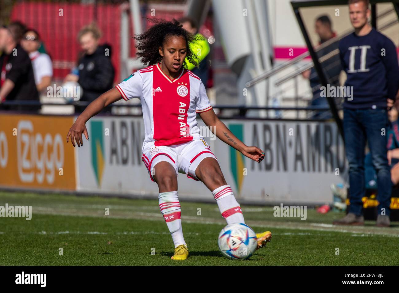 Amsterdam, pays-Bas. 29th avril 2023. Amsterdam, pays-Bas, 29 avril 2023: Ashleigh Weerden (11 Ajax) en action pendant le jeu Azerion Eredivisiie Vrouwen entre Ajax et Twente à de ToekMOST à Amsterdam, pays-Bas. (Leitting Gao/SPP) crédit: SPP Sport presse photo. /Alamy Live News Banque D'Images