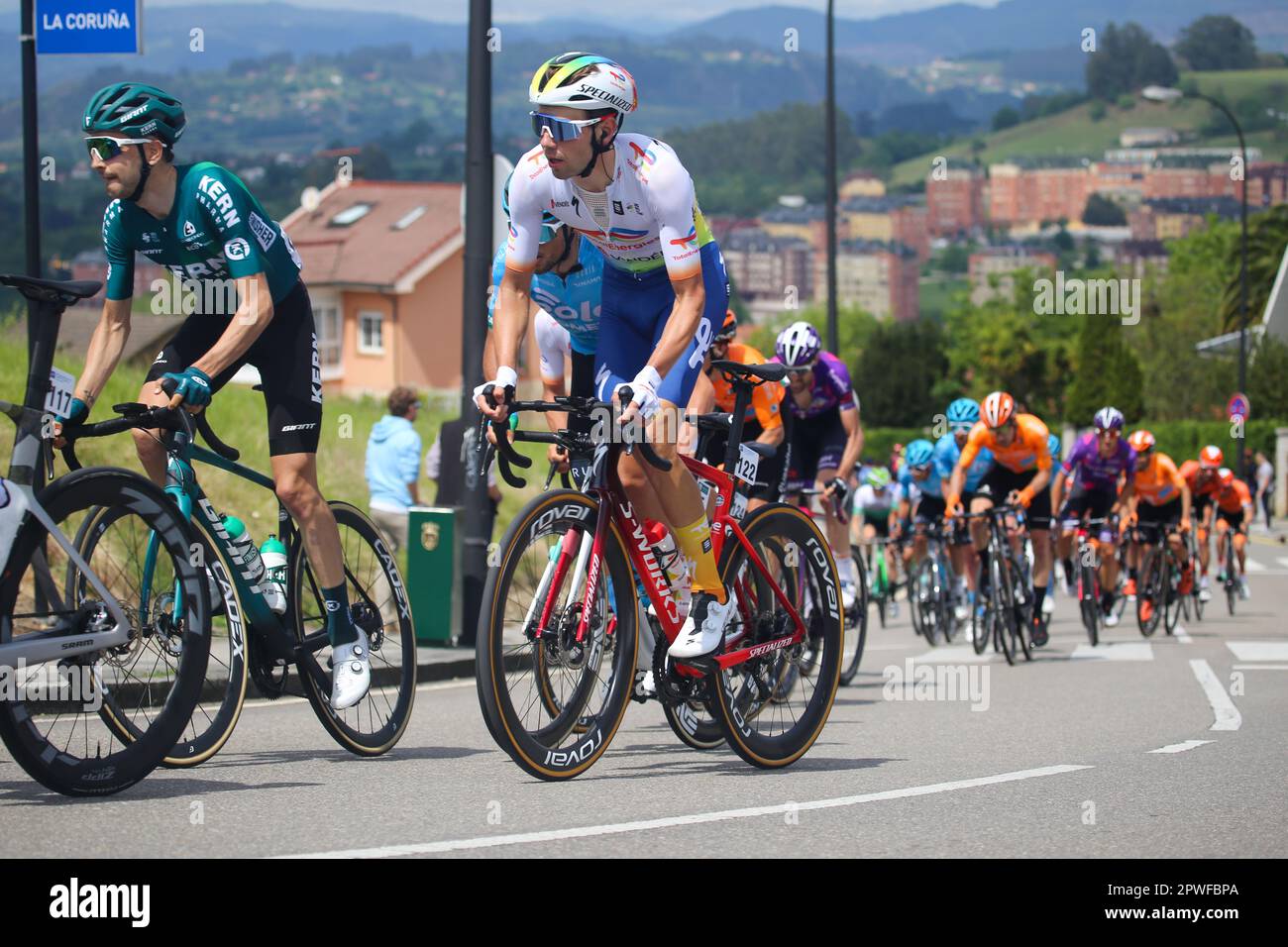 Oviedo, Espagne, le 30th avril 2023: TotalEnergies Rider Steff Cras pendant la phase 3rd de Vuelta a Asturias 2023 entre Cangas del Narcea et Oviedo, sur 30 avril 2023, à Oviedo, Espagne. Credit: Alberto Brevers / Alay Live News Banque D'Images