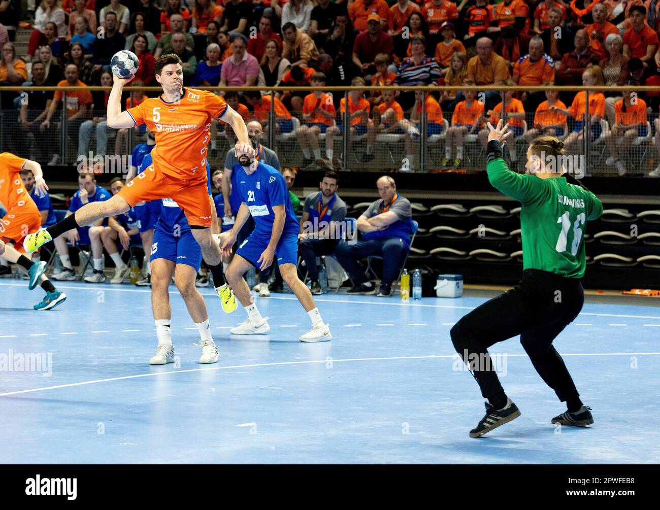 ALMERE - Rutger Ten Velde lors du match de qualification du Championnat  d'Europe pour le handball masculin entre les pays-Bas et la Grèce. Le  Championnat d'Europe aura lieu du 10 au 28